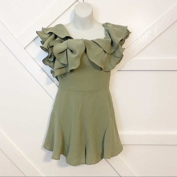 C/Meo Collective Off The Shoulder Ruffle Neckline Short Romper Sage Green Sz S - Picture 3 of 8